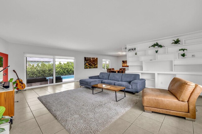 Foto del edificio - 2812 NE 27th St