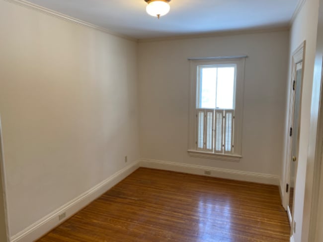 Building Photo - 1060 Park Ave