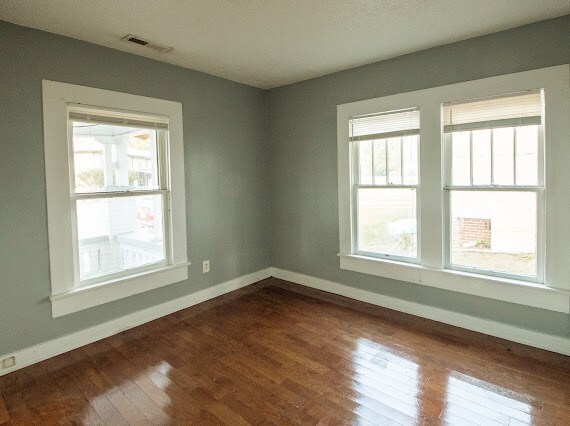 Foto del edificio - 1439 Sloan Ave