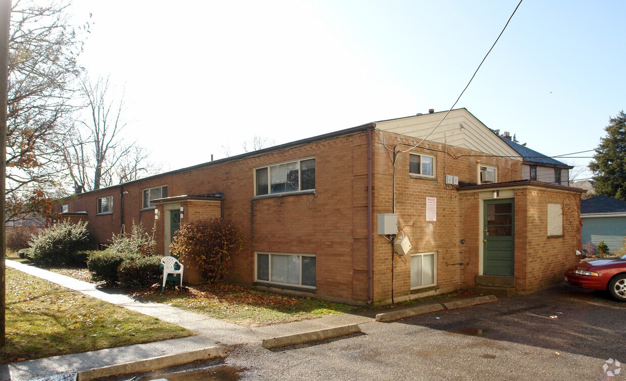 Building Photo - 324-326 Forest St