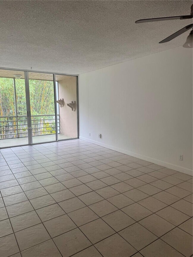Building Photo - 9410 Live Oak Pl