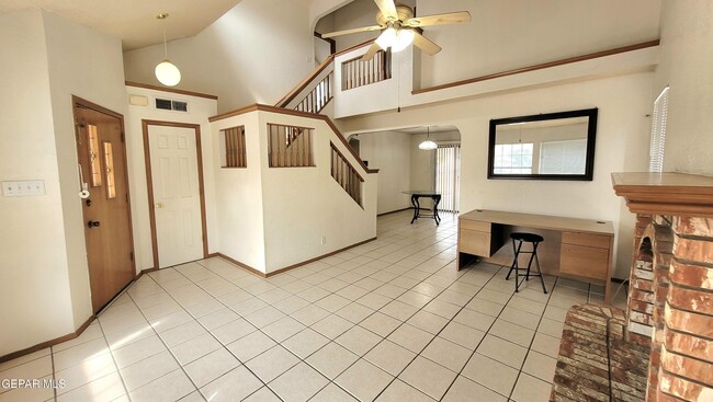 Foto del edificio - 7149 Golden Hawk Dr