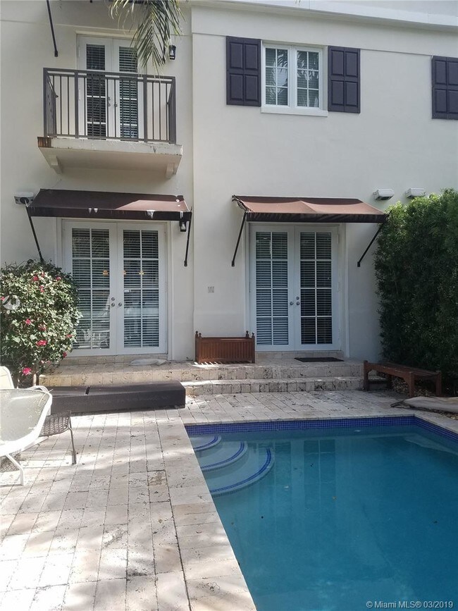 Foto del edificio - 5116 Riviera Dr