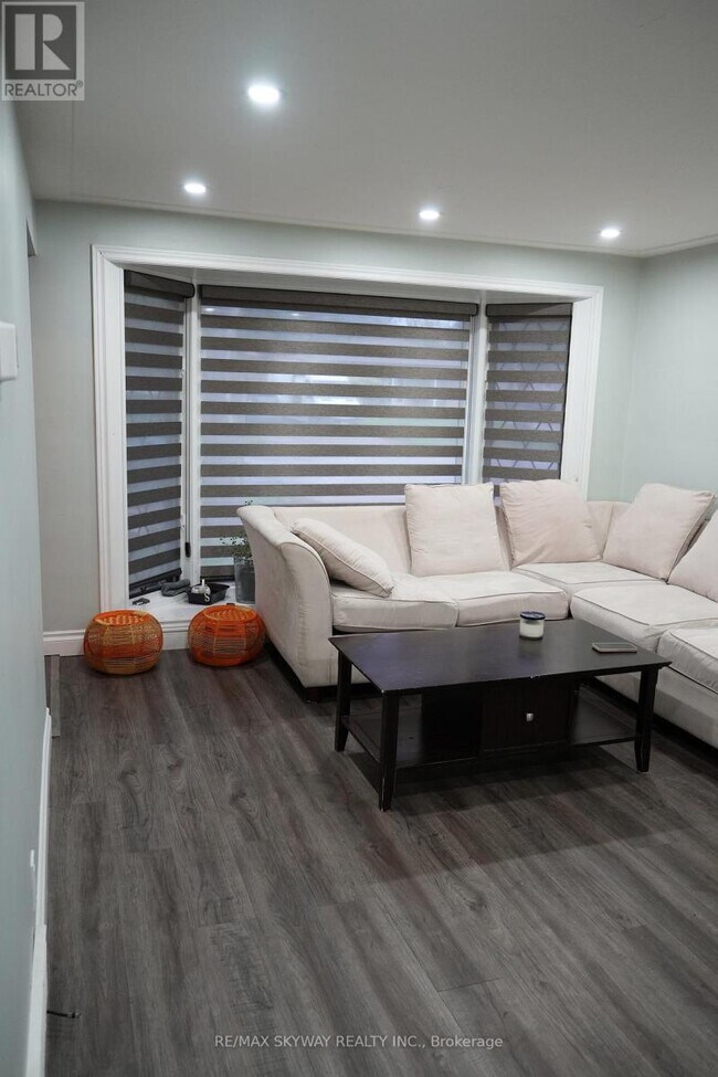 Photo du bâtiment - 34 Appalachian Crescent