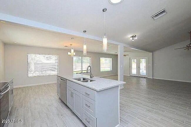 Foto del edificio - 6431 E Sandra Terrace