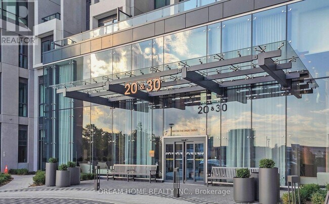 Photo du bâtiment - 30 Inn On The Pk Dr