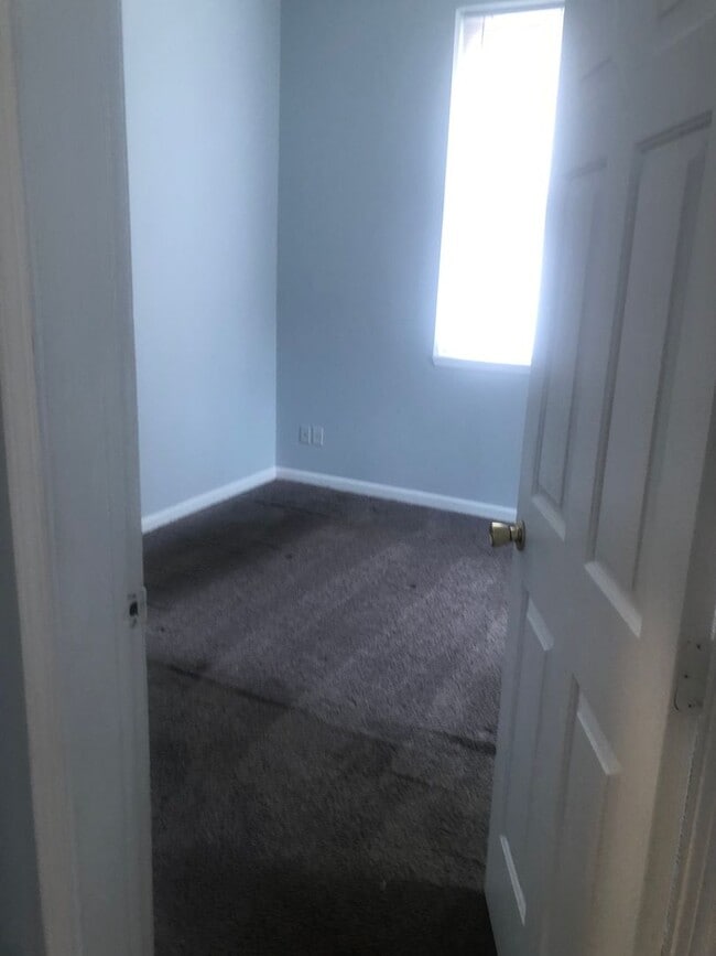 Photo - 211 W Hill St Apartment