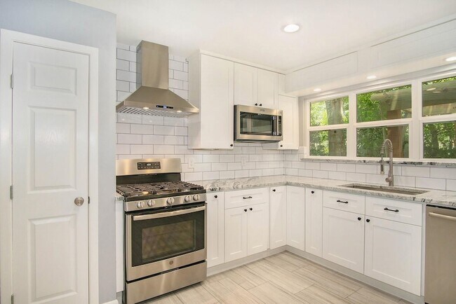 Foto del edificio - 4602 Kinglet St