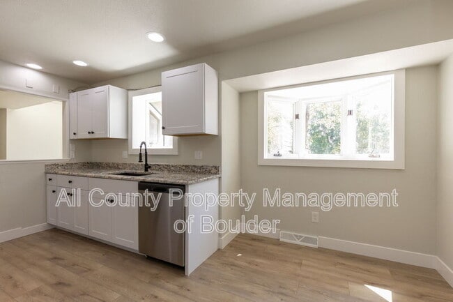 Building Photo - 4734 Essex Ct