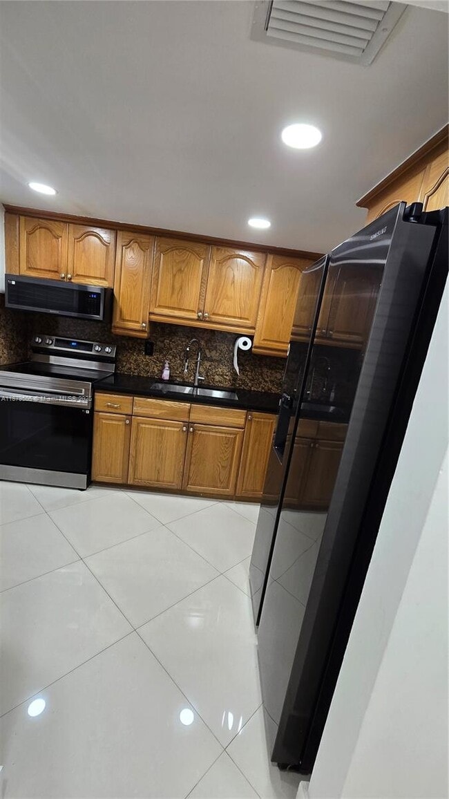 Foto del edificio - 210 W Park Dr