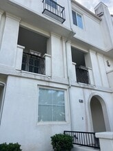 Building Photo - 104 W Santa Clara St