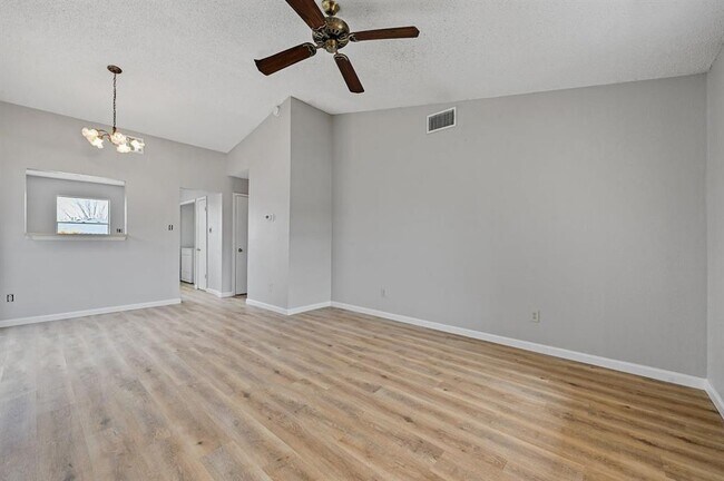 Foto del edificio - 8101 West Gate Blvd