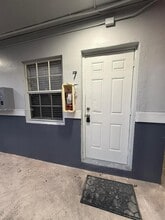 Building Photo - 3615 Thomas Ave