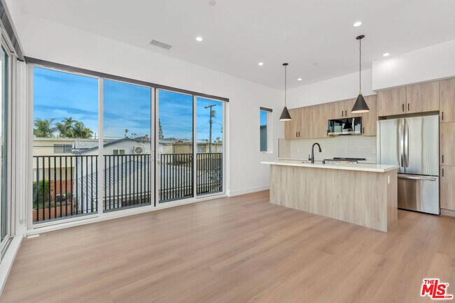 Foto del edificio - 3839 Wade St