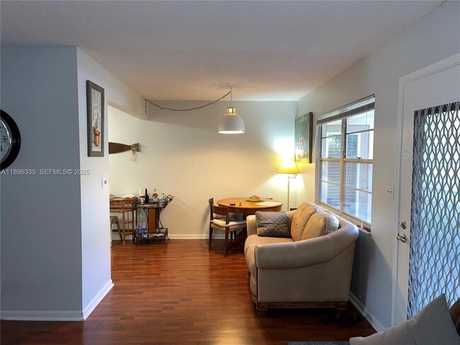 Foto del edificio - 1904 Bermuda Cir