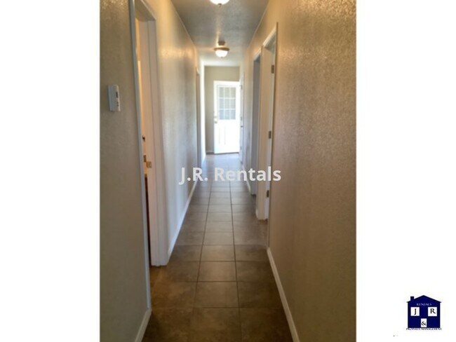 Foto del edificio - 911 Brookview Dr