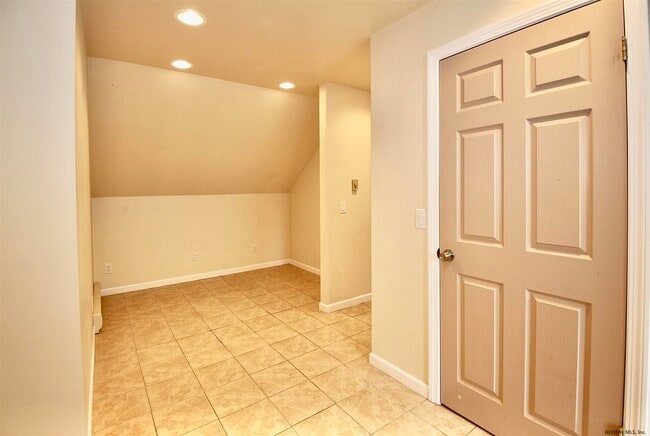 Building Photo - 7988 Mariaville Rd