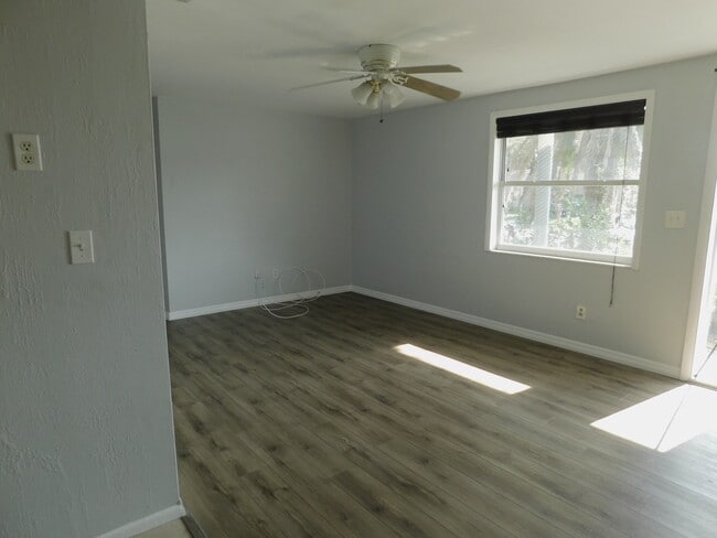 Living rm - 2540 Chancery Dr