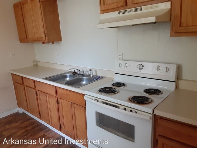 Building Photo - 2 br, 1 bath House - 131 Roosevelt Rd