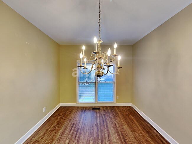 Foto del edificio - 5718 Chadwick Ln