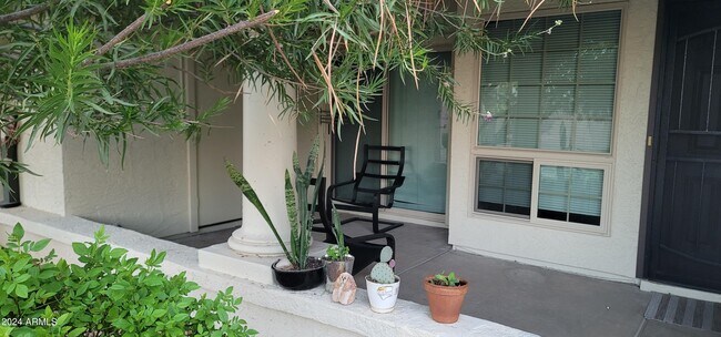 Foto del edificio - 8140 N 107th Ave