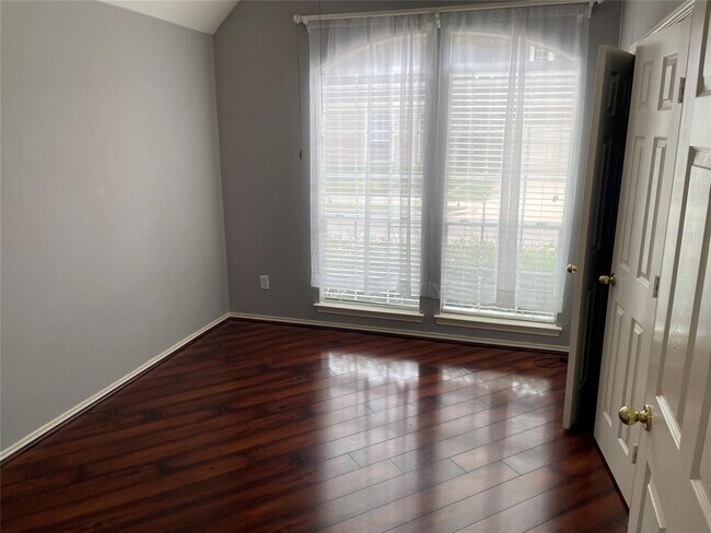 Foto del edificio - 4118 Creek Ridge Ln