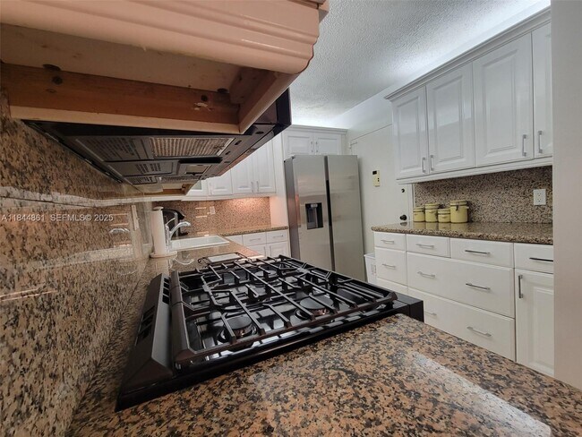 Foto del edificio - 3140 S Ocean Dr