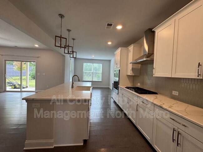 Foto del edificio - 7870 Tiberon Pkwy