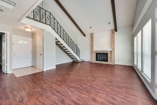 Building Photo - Duplex in Richardson ISD