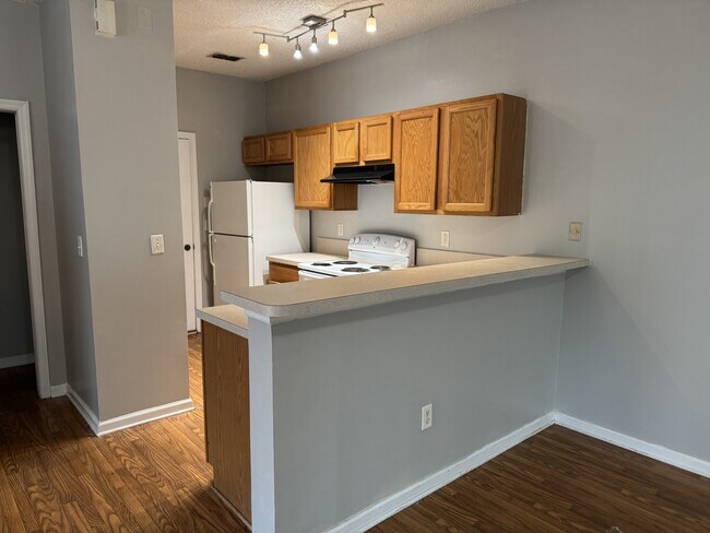 Building Photo - 458 Sherwood Oaks Dr