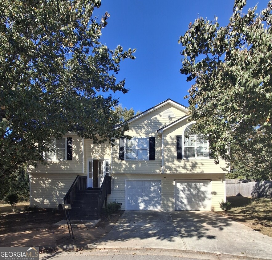 Foto principal - 2708 Field Spring Dr
