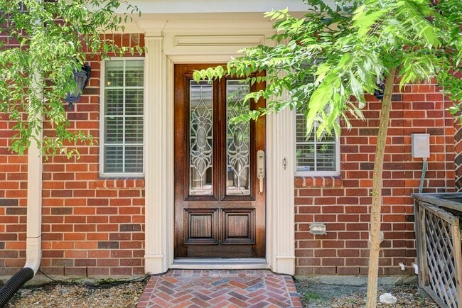 Building Photo - 923 Birdsall St
