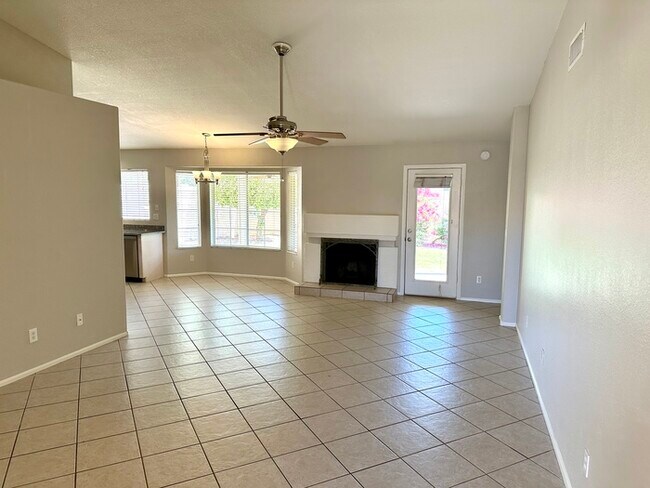 Building Photo - Fantastic single level home in Ahwatukee's...
