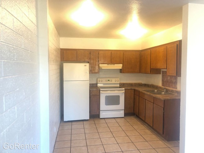 Building Photo - 2 br, 1 bath House - 9831 N 11th Ave #4