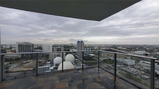 Foto del edificio - 851 NE 1st Ave