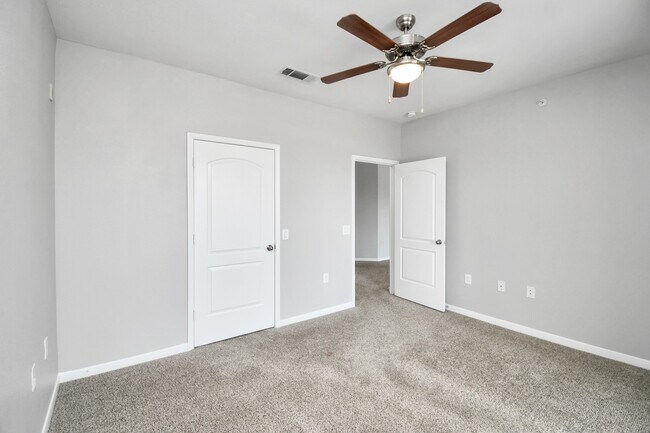 Foto del edificio - 6777 Sommerall Dr