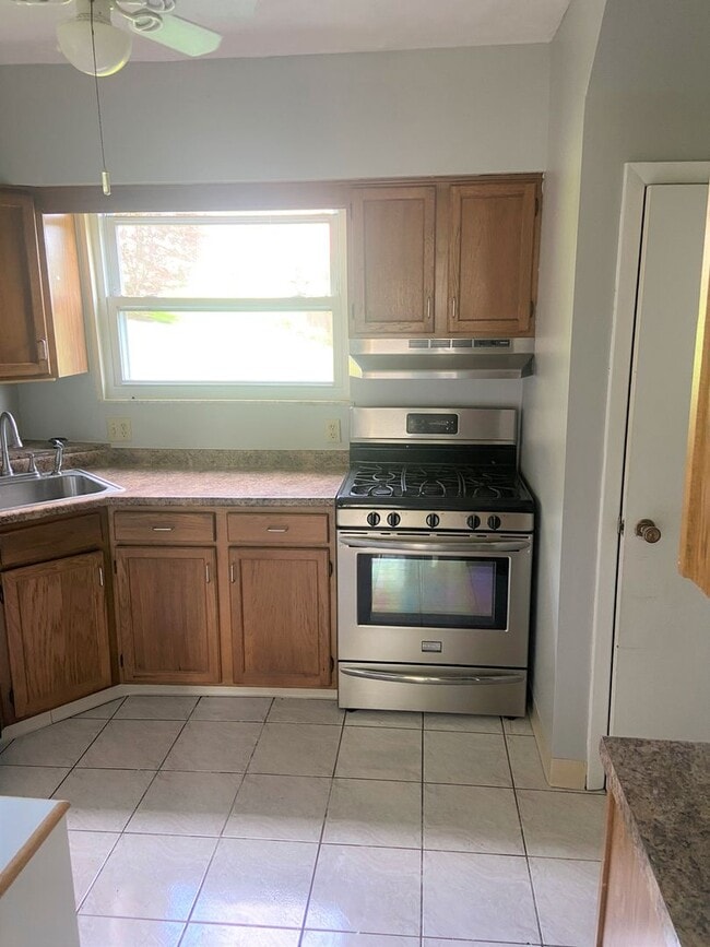 Building Photo - Recently Updated 2 Bedroom House in Verona...