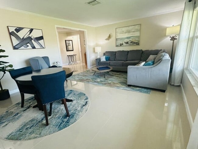 Foto del edificio - 5430 Guildcrest St