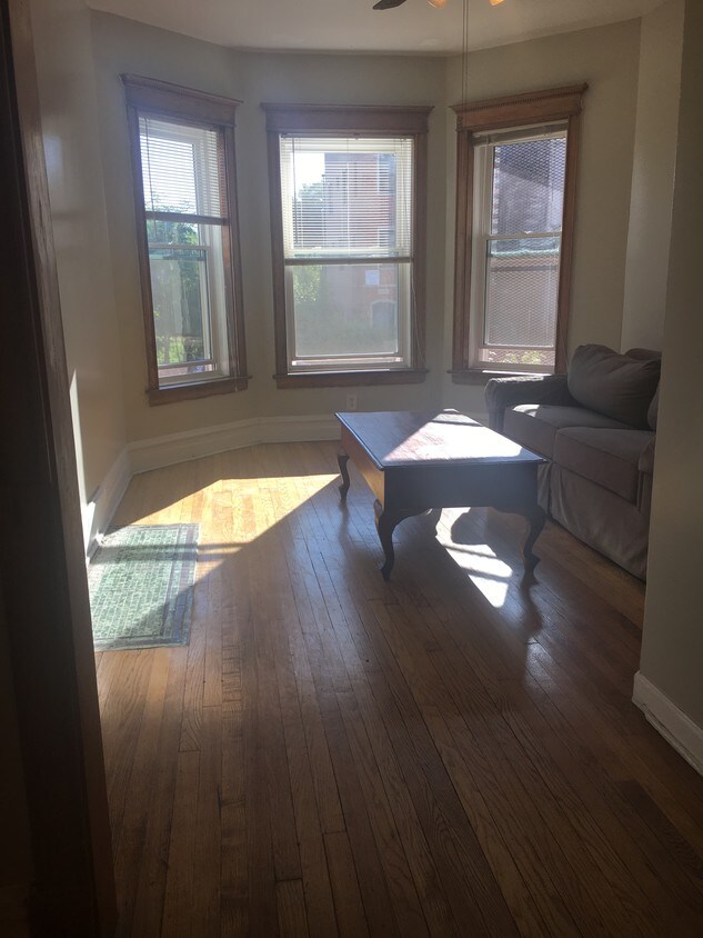 Foto principal - 6352 S Ingleside Ave