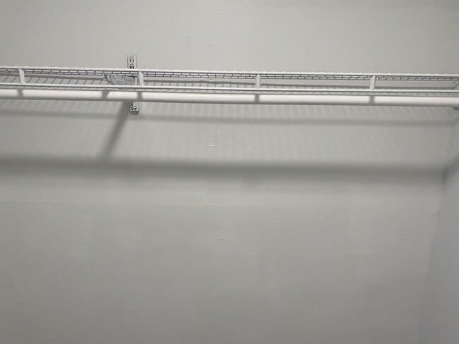 Building Photo - 213 Camelot Dr