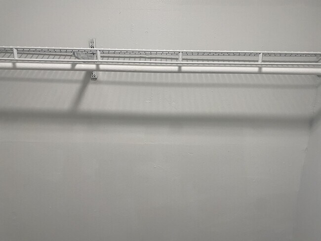 Foto del edificio - 213 Camelot Dr