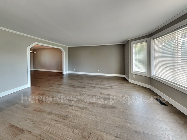 Building Photo - 9604 W Caelen Ave