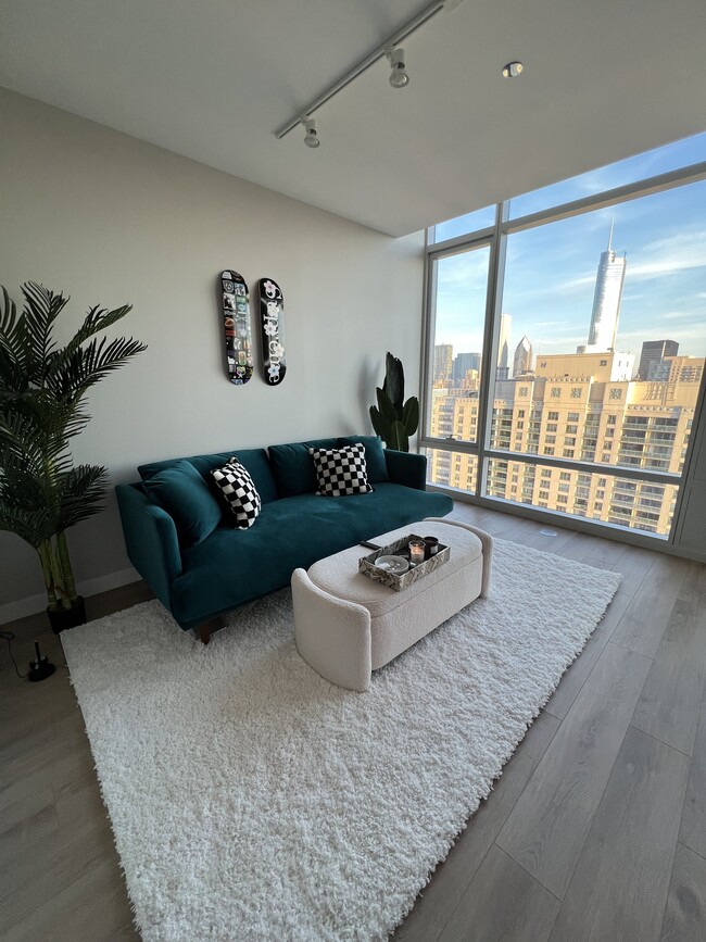 Can come furnished - 23 W Chicago Ave