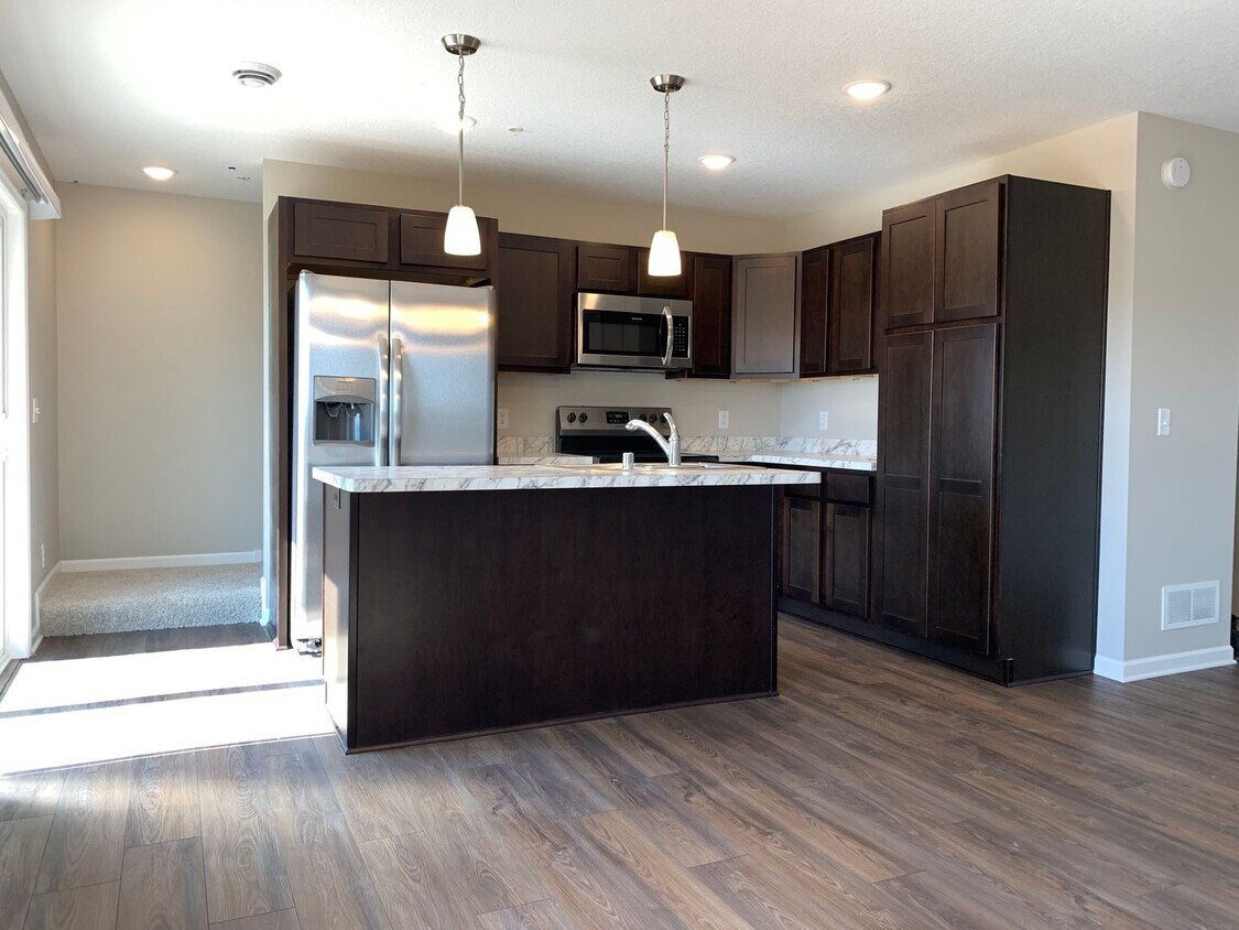Primary Photo - Big Lake spacious end unit, like new, FOR ...