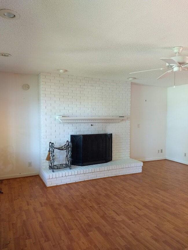 Building Photo - 104 Sheffield Dr