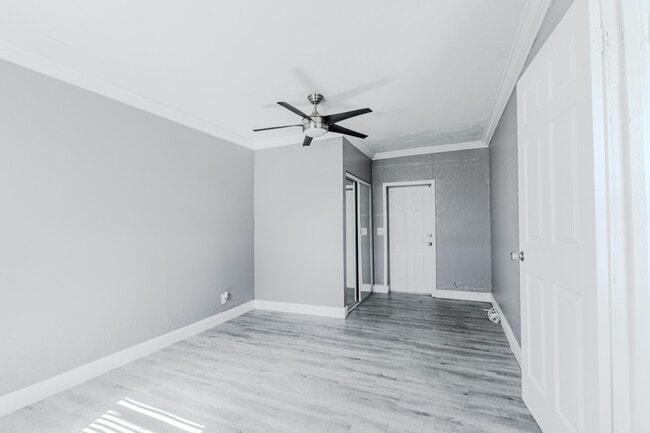 Photo - 112 W 34th St Townhome