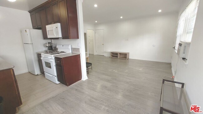 Foto del edificio - 10385 W Olympic Blvd