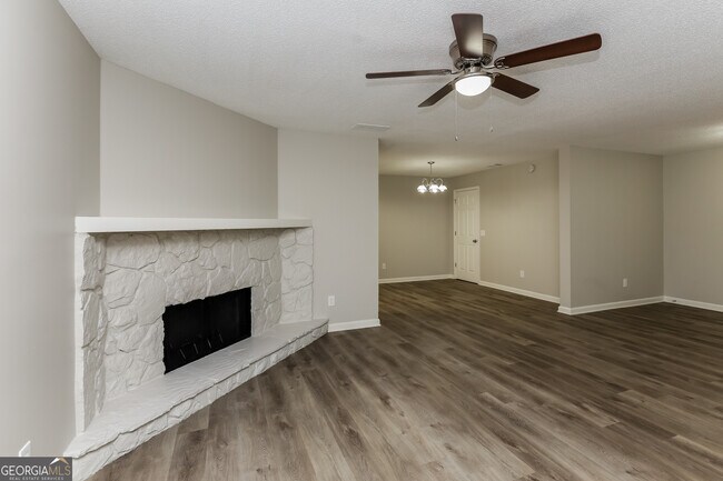 Building Photo - 2535 Valient Dr