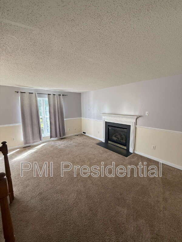 Building Photo - 3925 Hallwood Farms Rd