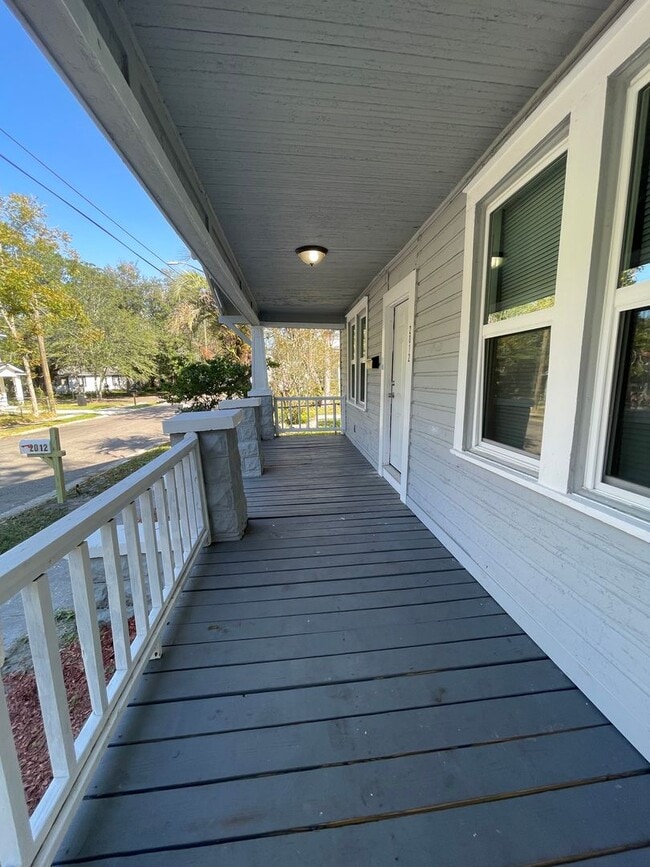 Building Photo - Charming 3 bedroom 2-Bath Bungalow-West Jacksonville 32254!